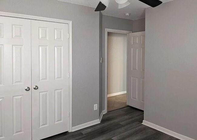 Building Photo - 7703 Redstone Manor