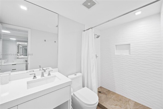 Building Photo - 5555 Collins Ave