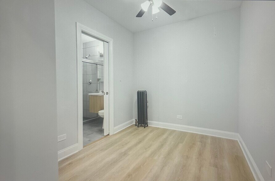 Building Photo - 1633 W Chase Ave