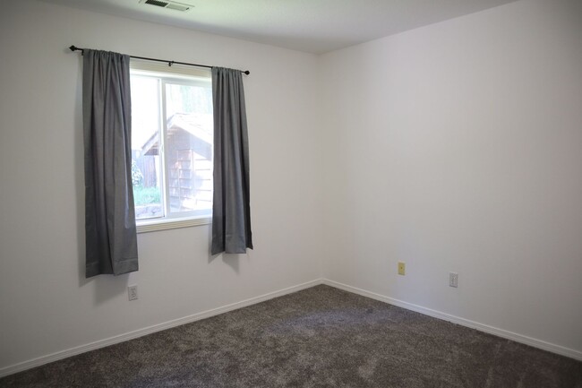 Building Photo - 7218 NE 65th Pl