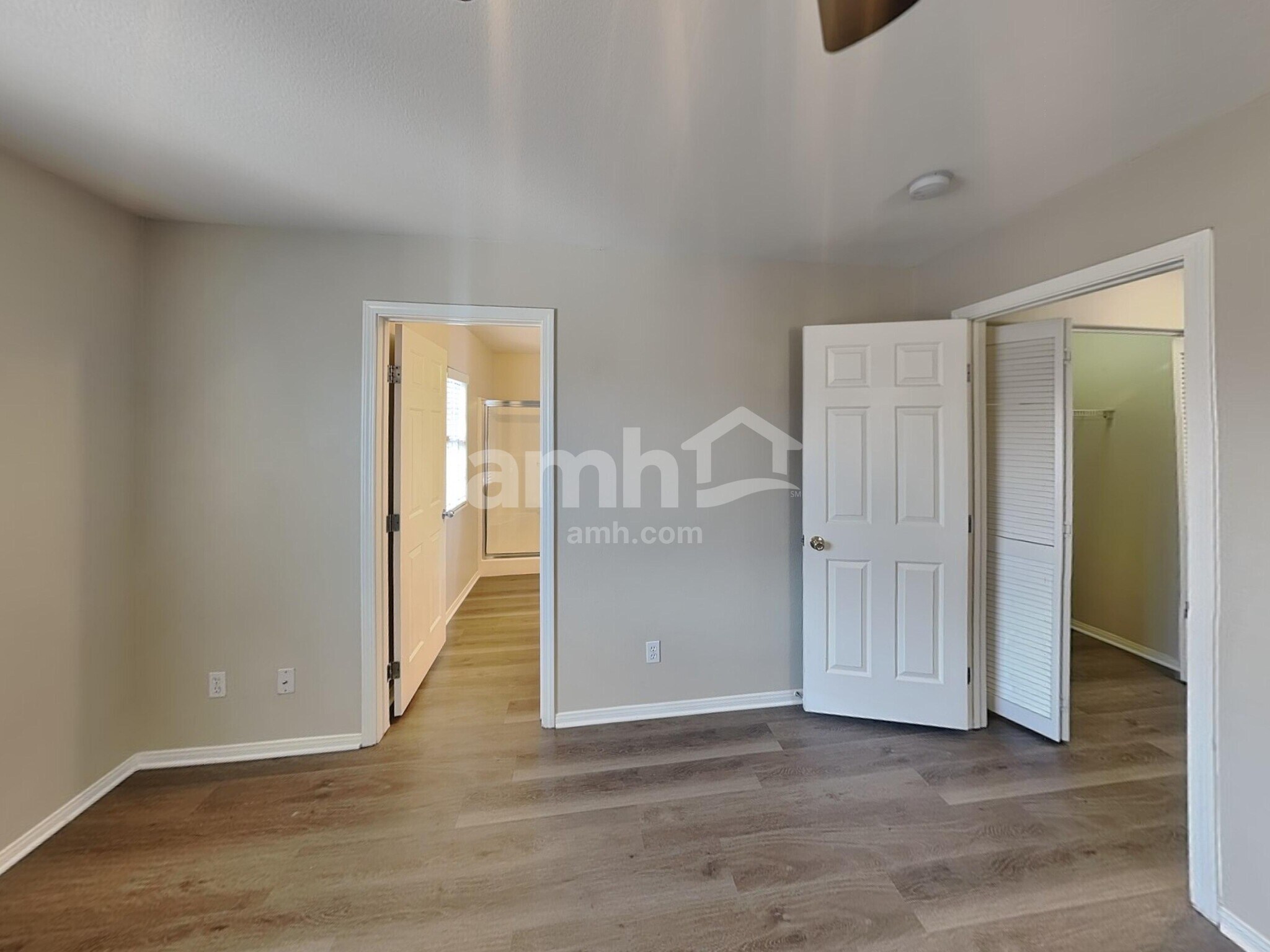 Building Photo - 902 Blue Rosalie Pl