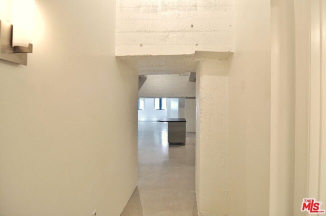 Building Photo - 849 S Broadway