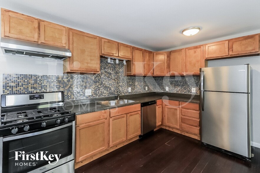 Building Photo - 2296 Lakewood Dr NW