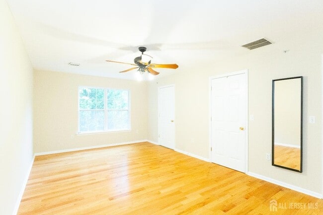 Building Photo - 127 Forest Dr