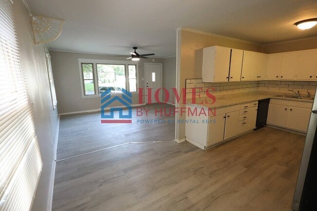 Building Photo - Three Bedroom House  | Attached Garage