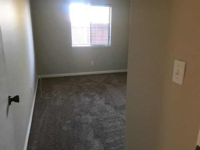 Building Photo - 5085 Valley Crest Dr