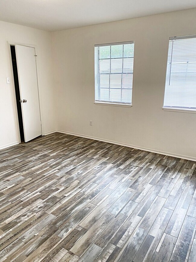 Building Photo - 2700 N 16th St