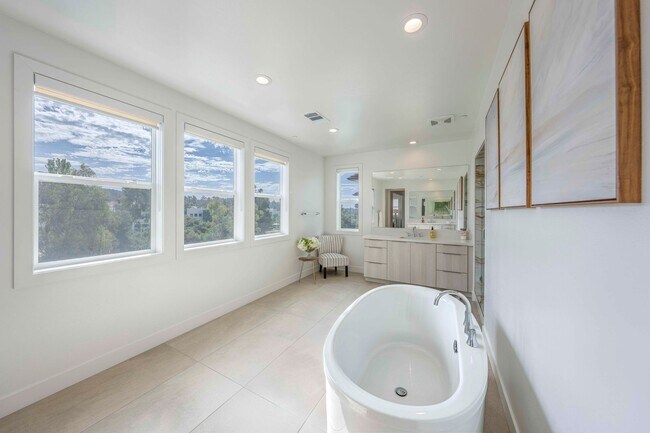 Building Photo - 120 Riverbend