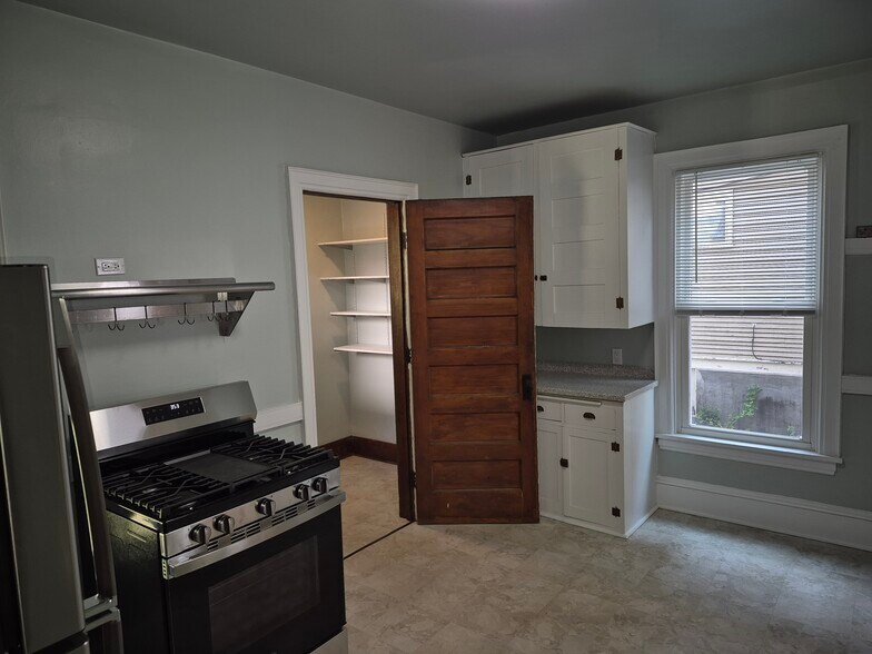 Kitchen with pantry - 1047 E Gorham St