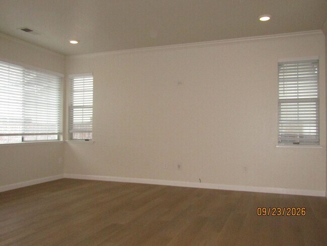 Building Photo - 2354 Pinercrest Dr