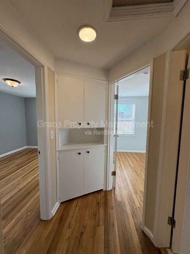 Building Photo - 4925 Clay St