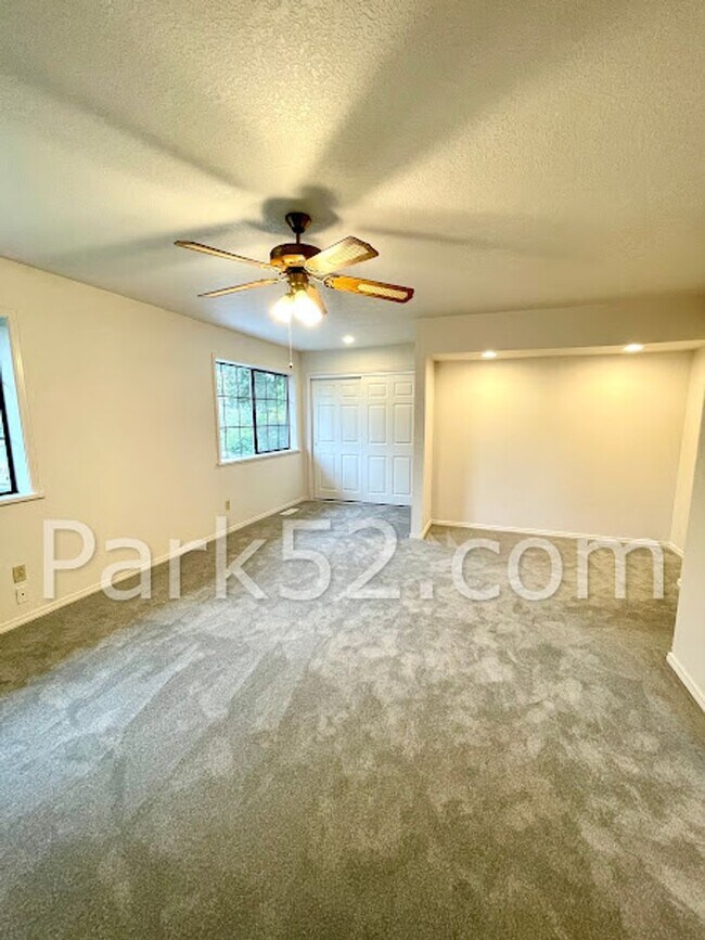 Building Photo - 1/2 Off First Full Month! 4 Bedroom Single...