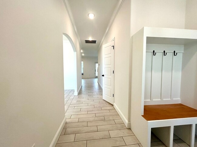 Building Photo - Gorgeous Contemporary Family Home in Cente...
