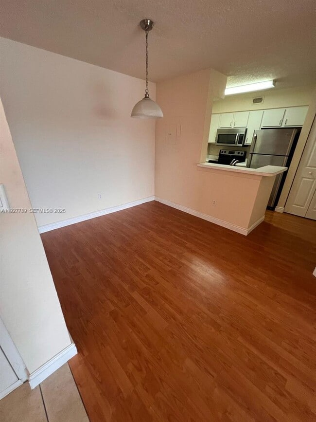 Building Photo - 2880 N Oakland Forest Dr