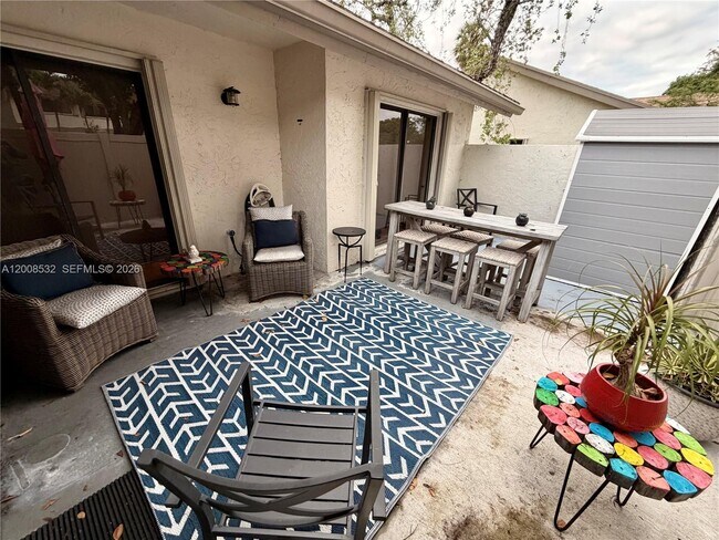 Building Photo - 3064 S Oakland Forest Dr