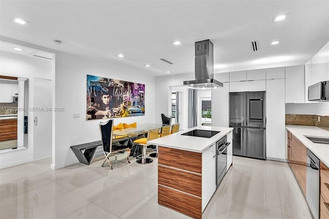 Building Photo - 1002 10th St