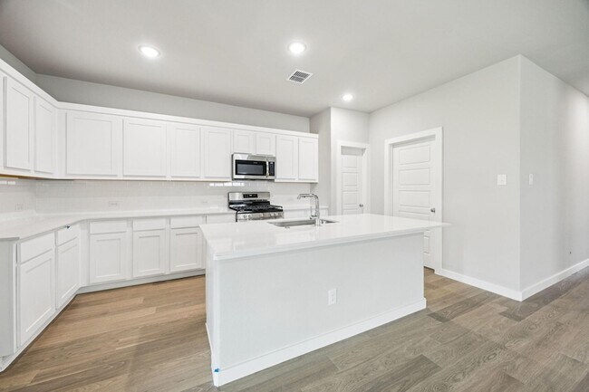 Building Photo - 523 Whispering Winds Trl