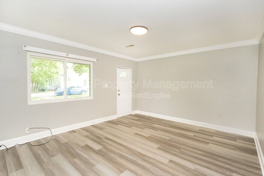Building Photo - 1301 N Orchard Knob Ave