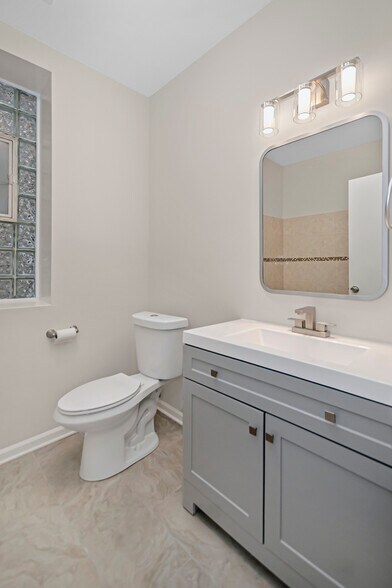 Building Photo - 1739 W Beach Ave