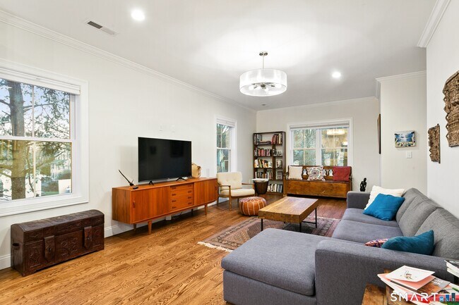 Building Photo - 210 High Ridge Ave