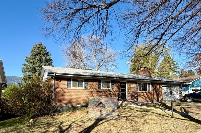 Building Photo - 1122 Pike Dr