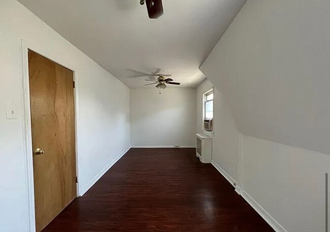 Building Photo - 3 Bed, 1 Bath