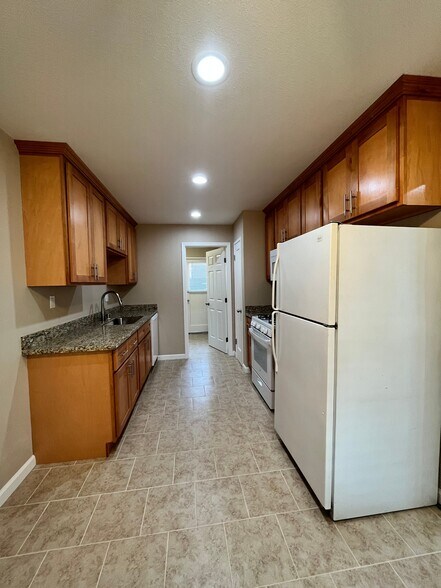 Building Photo - 1481 San Juan Ave