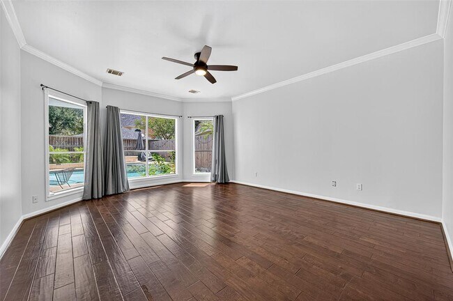 Building Photo - 1035 Flagmore Dr