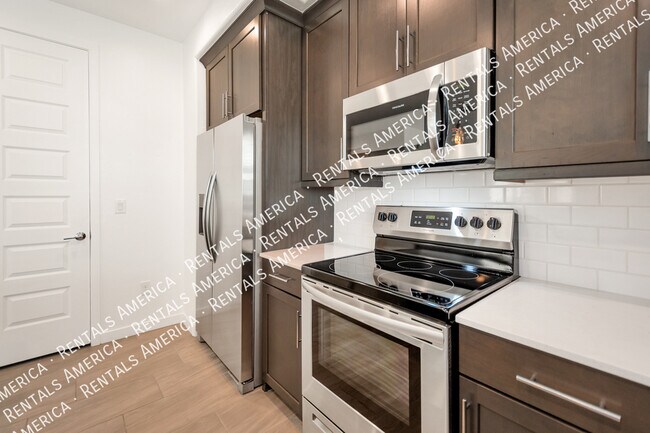 Building Photo - 4100 S Pinelake Way