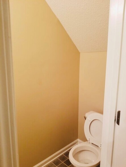 Building Photo - 4925 Sierra Way