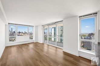 Building Photo - 2 bedroom in Long Island City NY 11101