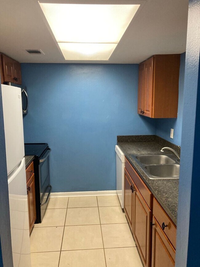 Building Photo - Delightful 2 bedroom in Habana Park!