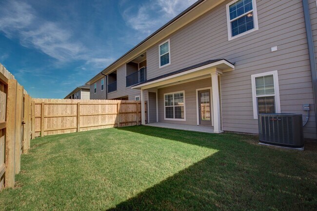 Building Photo - Available August 2026! Gorgeous Townhome J...