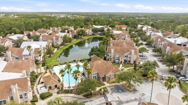 Building Photo - Absolutely Stunning 3 BR/2 BA/2 Car Garage Condo in gorgeous Gated New Tampa resort style community.