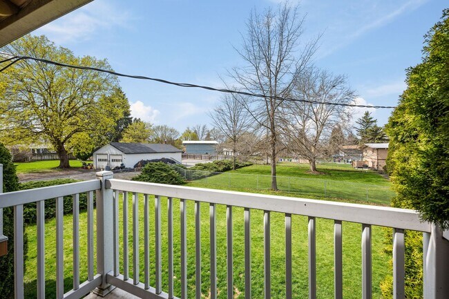 Building Photo - 1515 N Bowdish Rd