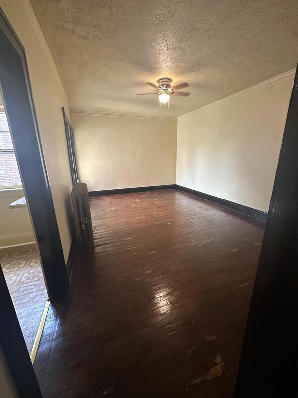 Building Photo - 1442 W 101st St