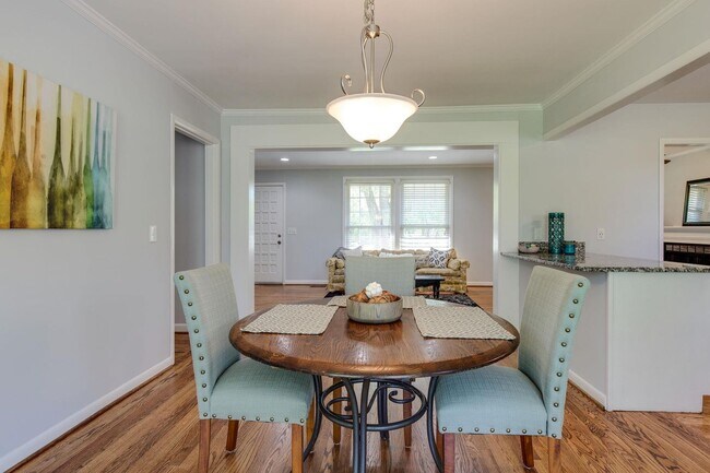 Building Photo - $2500/mo A newly remodeled 3 bedroom 2.5 B...