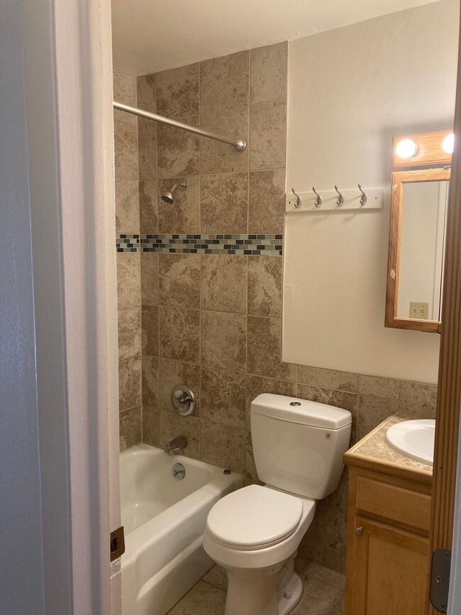 Building Photo - 3597 Nottingham Ct