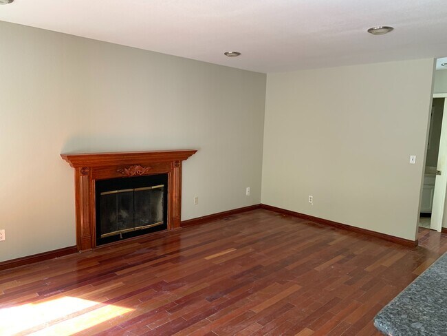 Building Photo - Beautiful Pittsburg Home