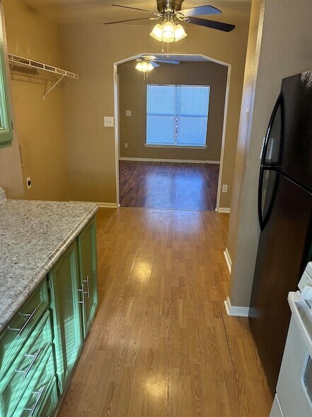 Building Photo - 800 Vanderveer