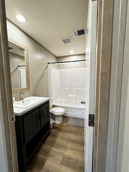 Building Photo - 191 Holly Pond