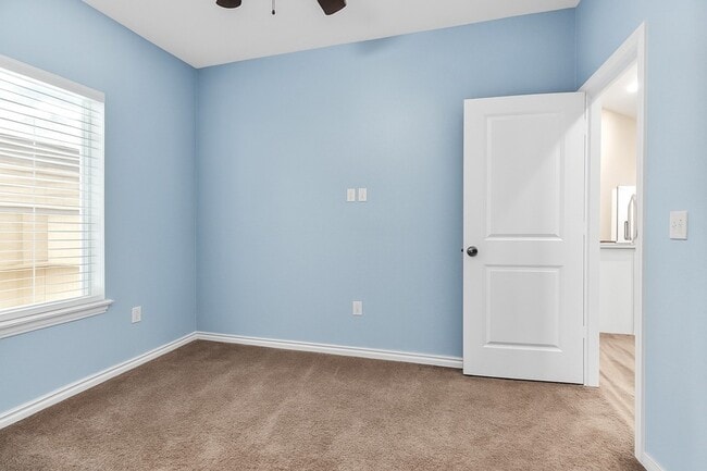 Building Photo - 286 Westchase St