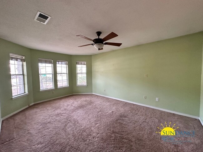 Building Photo - Beautiful 3 Bedroom Home in Mary Esther!