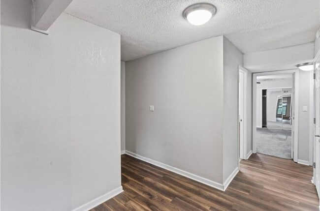 Building Photo - Plaza condo 2 Bed 2 Bath! $1500.00