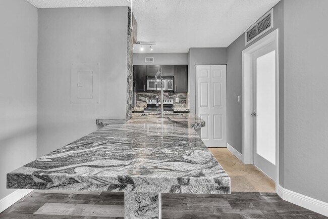 Building Photo - 2820 N Oakland Forest Dr