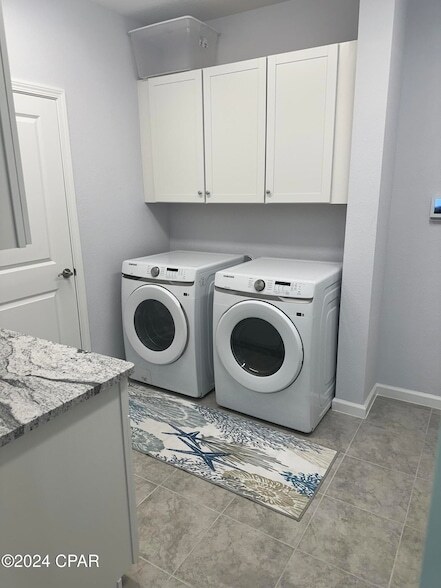 Building Photo - 9399 Paradise Dr