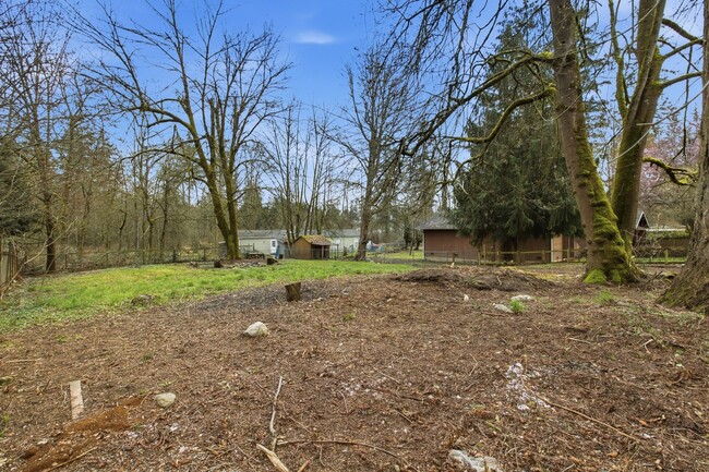 Building Photo - ONE LEVEL LIVING in Peaceful & Private Location!