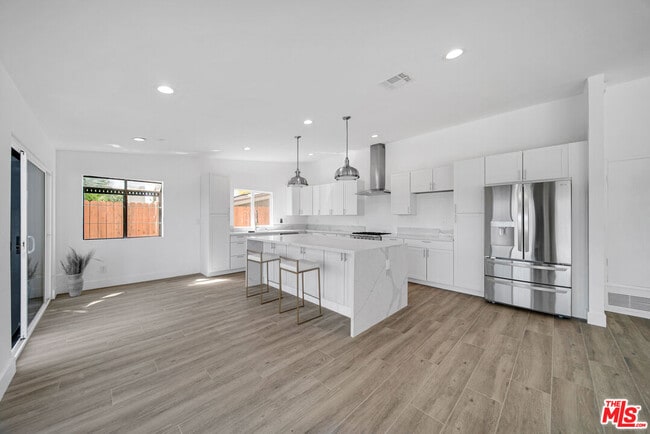 Building Photo - 23500 Aetna St