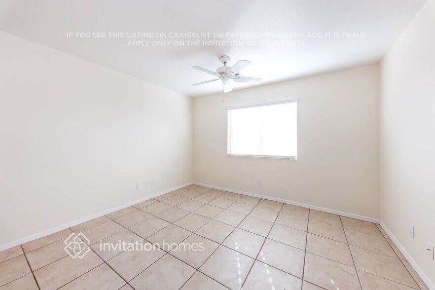 Building Photo - 7111 N 77th Dr