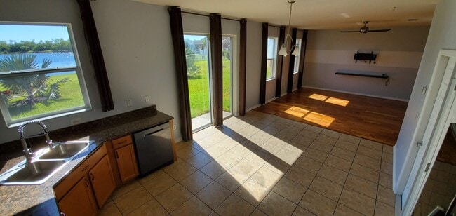 Building Photo - 811 Parker Den Dr